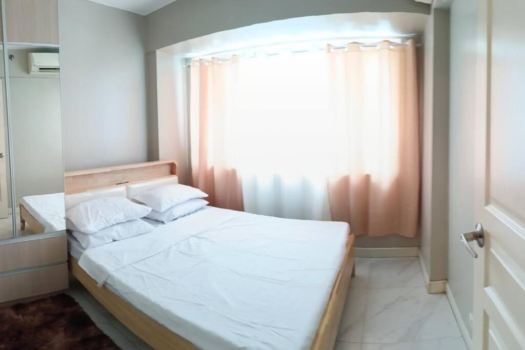 Monarch Parksuites - Balmoral Place Paranaque City Екстериор снимка