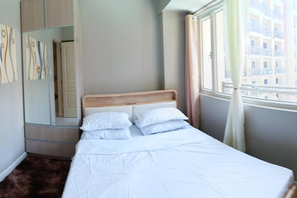 Monarch Parksuites - Balmoral Place Paranaque City Екстериор снимка